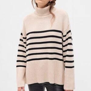GAP 24/7 Split-Hem Turtleneck Sweater
Ladies Size L NEW